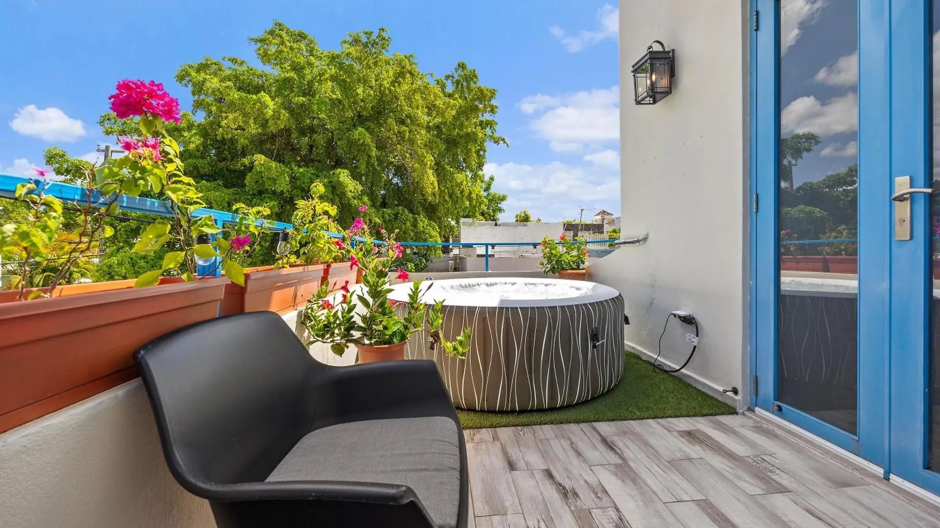 City-View Private Balcony Studio With Hot Tub Mm5 San Juan